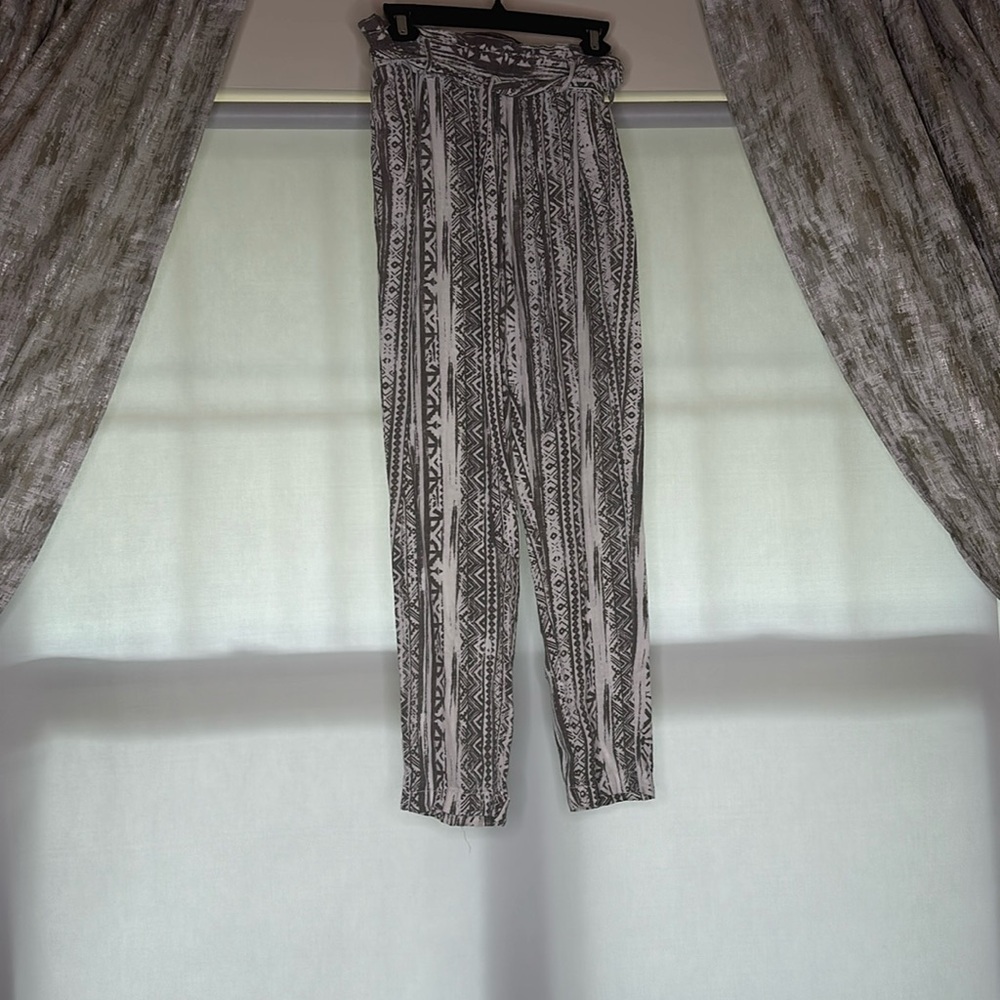 Gray and white pattern pants